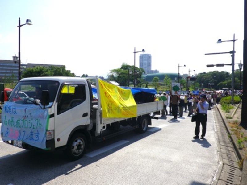 Kitakyushu march on June 10, 2012, calls for recycling tsunami debris into land defences in Tohoku